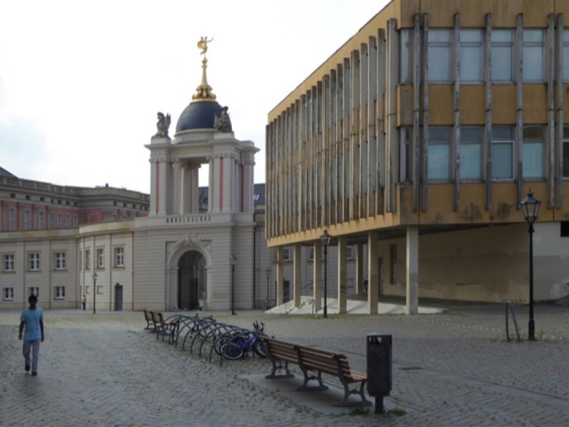 IÖZ Forum - Schrott oder Chance" Ein Bauwerk spaltet Potsdam