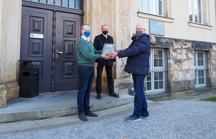 Institut für Mineralogie lässt wertvolle Abschlussarbeiten digitalisieren