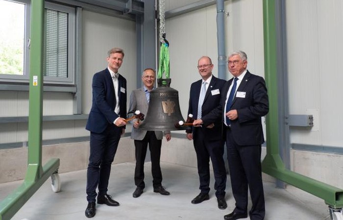 Zentrum für klimaneutrales Schmelzen von Metall neu eröffnet