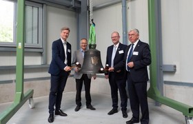 Zentrum für klimaneutrales Schmelzen von Metall neu eröffnet