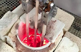 Mit grünem Strom statt Gas: Umweltfreundlichere Produktion für Braunglas getestet