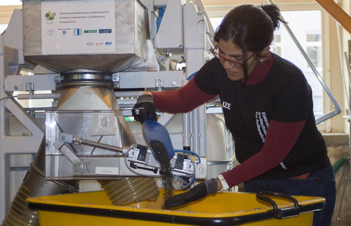 Neue Elektro-Impuls-Anlage ermöglicht energieeffiziente Aufbereitung von Hochtechnologiemetallen