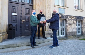 Institut für Mineralogie lässt wertvolle Abschlussarbeiten digitalisieren