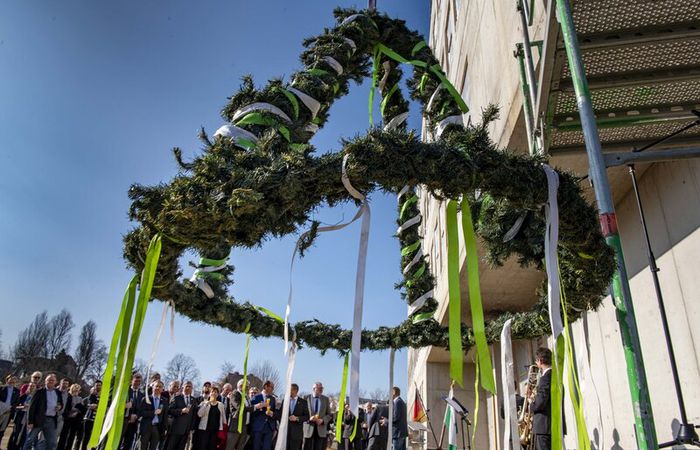 Neues Forschungszentrum für Hochtemperatur-Stoffwandlung feiert Richtfest