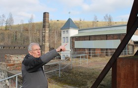 Professor Albrecht mit dem Eintrag ins Goldene Buch der Stadt Freiberg geehrt