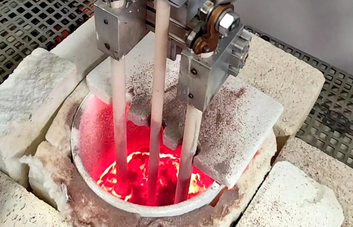 Mit grünem Strom statt Gas: Umweltfreundlichere Produktion für Braunglas getestet